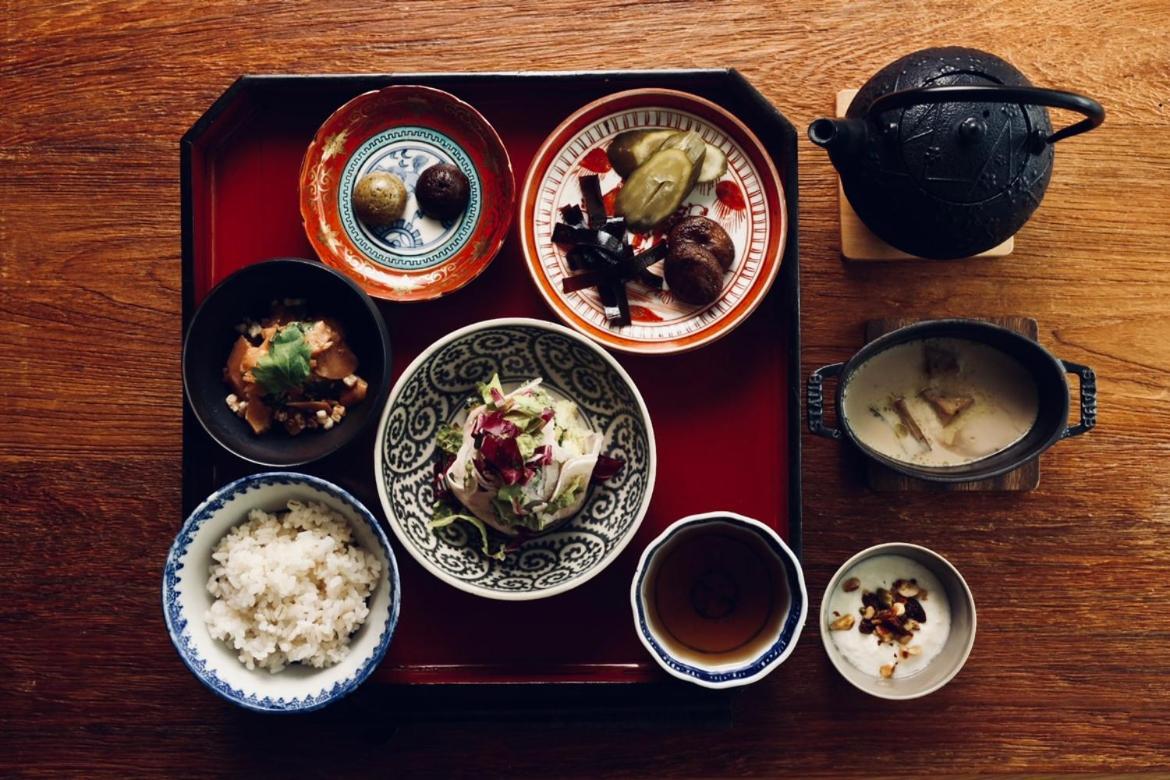 Honbako 箱根本箱 Hakone